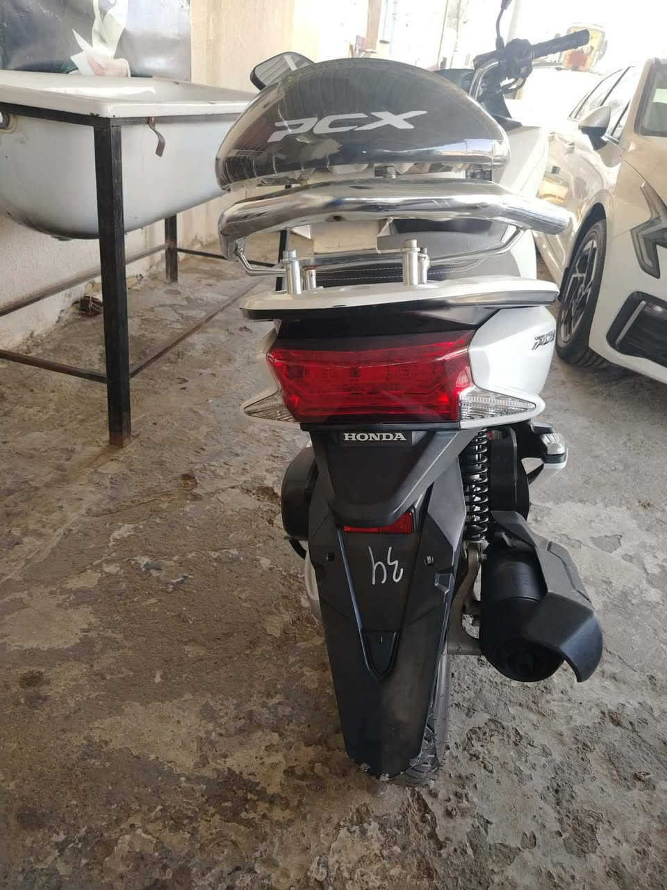 السلام عليكم 
دراجة pcx جيل ثاني ياباني ماشية 22 الف مكفولة كفالة عامة 
السعر 18 ورقة وبي مجال 
*********** | واسط قضاء الحي 
اليحب يستفسر يتصل ع الرقم (مكلف بالنشر ما متواجد ع النت)
