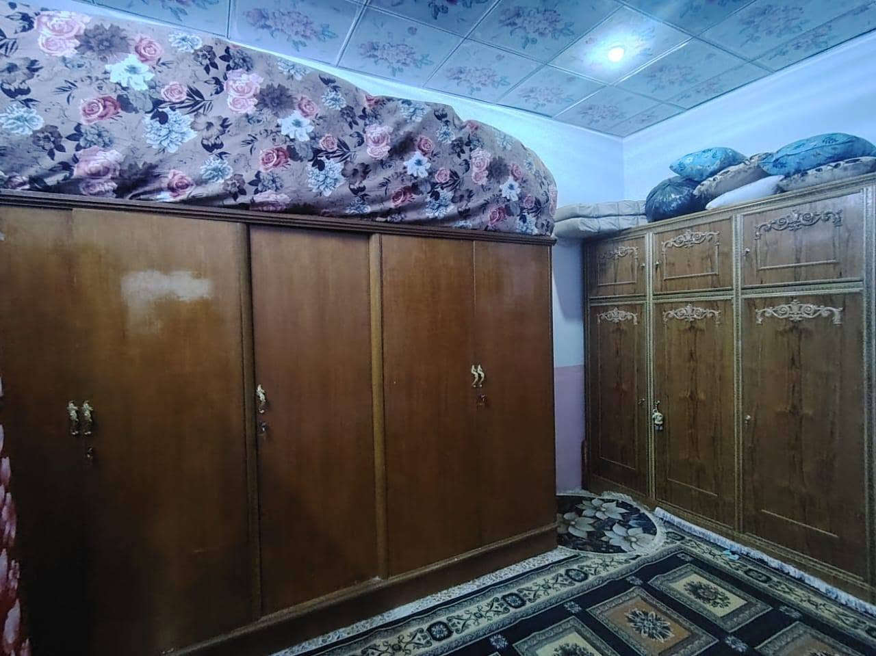 الدار للبيع مساحه 100 متر بناء كامل 
العنوان : النجف الاشرف شارع الحولي النجف الجنوبي منطقت الشوافع 
السعر : 34 
للاستفسار الاتصال على الرقم ***********
