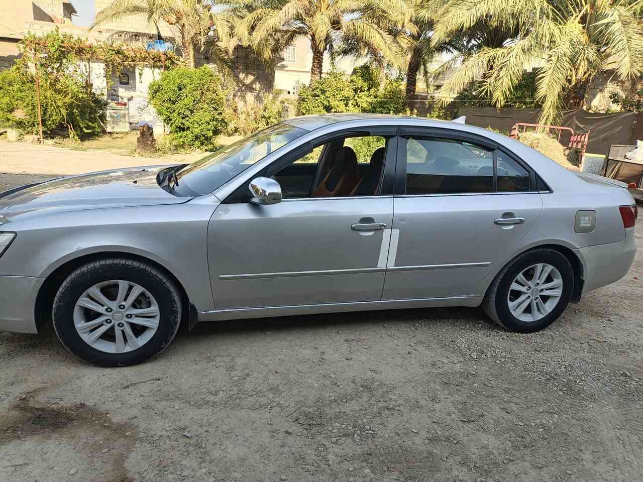 موديل 2006 كير ومكينه جدد بشرط تبريد تدفئه كهرباء كلها شغاله سنويه بسمي وارد امريكي بيها شبر علبارد جامرلوغ الامامي ونص حزام صبغ اثر شخوط مكاني ديالى ابيع احزام 88 وبيها مجال ***********,***********
