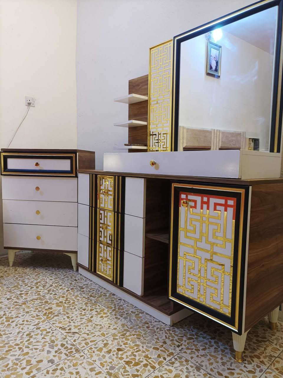 للبيع غرفة نوم تركيه اصلي نضيفه جدا اي ستفسار ع خاص مكلفه بالنشر عنوان بغداد
