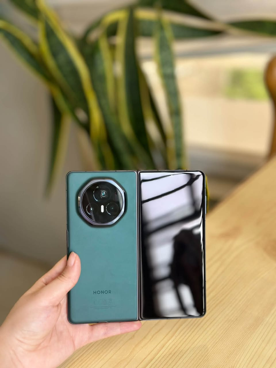 📱 HONOR Magic V3
الفخامة تلتقي بالقوة… والنحافة بشكل يخليك تنبهر 😍

✨ شاشة قابلة للطي بتجربة فخمة
⚡ أداء سريع وسلس بكل استخدام
📸 كاميرات قوية لتصوير التفاصيل بوضوح
🔋 بطارية تدوم وياك طول اليوم
💎 تصميم أنيق ونحيف بشكل استثنائي
🚀 جهاز يجمع بين الشغل، التصوير، الترفيه والفخامة بجهاز واحد!

إذا تريد جهاز يختلف عن كل الأجهزة اللي بيد الناس…
Magic V3 هو الاختيار اللي يخطف النظر 👀🔥

السعر :950

العنوان :بغداد /حي الجامعة
