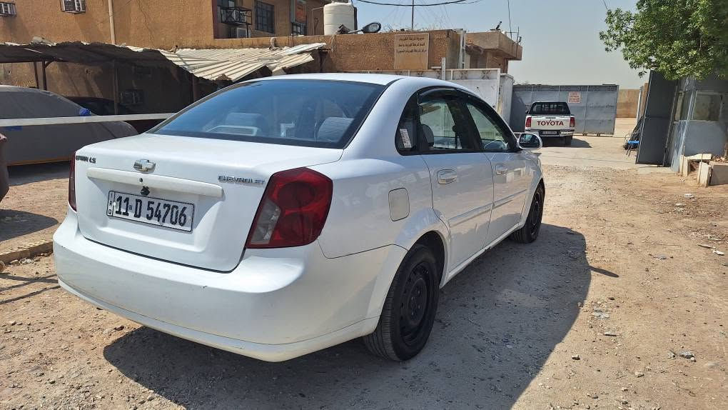شوفرليت اوبترا 
موديل ٢٠١١ 
موصفات خليجيه 
تبريد شغال وخير من الله 
تدفئة شغاله وخير من الله 
كير ومحرك 
كهربائيات 
خير من الله 
محرك ١٦٠٠ لا تنقيص لا تبخير 
صدرها نص عمر 
بيها صبغ ٣ مكانات 
بسيطه 
السعر ٧٢ وبيها مجال 
***********
العنوان بغداد مجمع بسمايه بغداد, العراق
