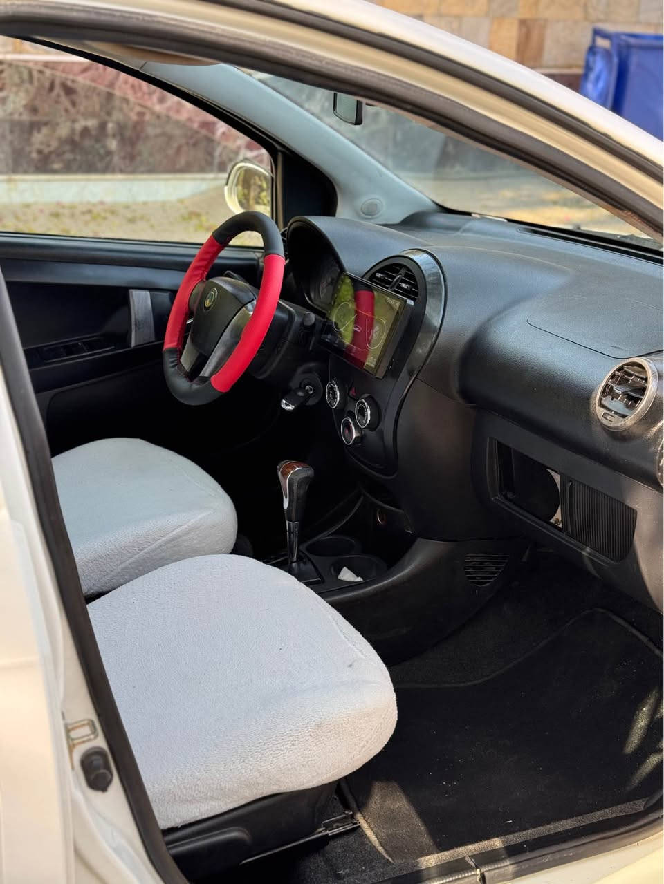 geely gx2 2014 
گێر مەکینە تەبەریت هەمووی بەشەرت بێ بۆیاغ بێ لێدران سەیارەکە دەعامی لۆ دەعامی بەشەرت رەقم سەنوی هەزە هەمووی نوێ جوار تایەی نوێ 
تەبریت لە سلۆری بەشەرت بەناو خۆمە سەعر ٥٢ مەجالی کەم
*********** أربيل, العراق
