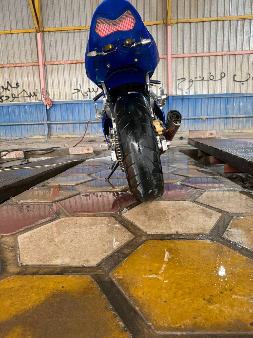 كاوسكي موديل 2004 كفاله دراجه يحتاجلها ترتيب خارجي فقط
هذي الكاوسكي شنو موديلها بالضبط؟ ZX-6R 636 لو موديل ثاني؟: 
نعم 
المكينة شلونها؟ شغالة مضبوط وما بيها دخان/حرارة/أصوات أو تحتاج شغل؟: 
شغاله مظبوط
الأوراق والترقيم شلون وضعهن؟ مفردات/كمرك/جاهزة للمعاملة لو لا؟: 
جاهزه للمعلومات اوراق فقط
وين مكان الدراجة بالضبط حتى نكدر نجي نعاينها؟: 
الناصريه مركز
شنو السعر النهائي؟ وتقبل تبديل لو فقط بيع مباشر؟: 
30 ورقه