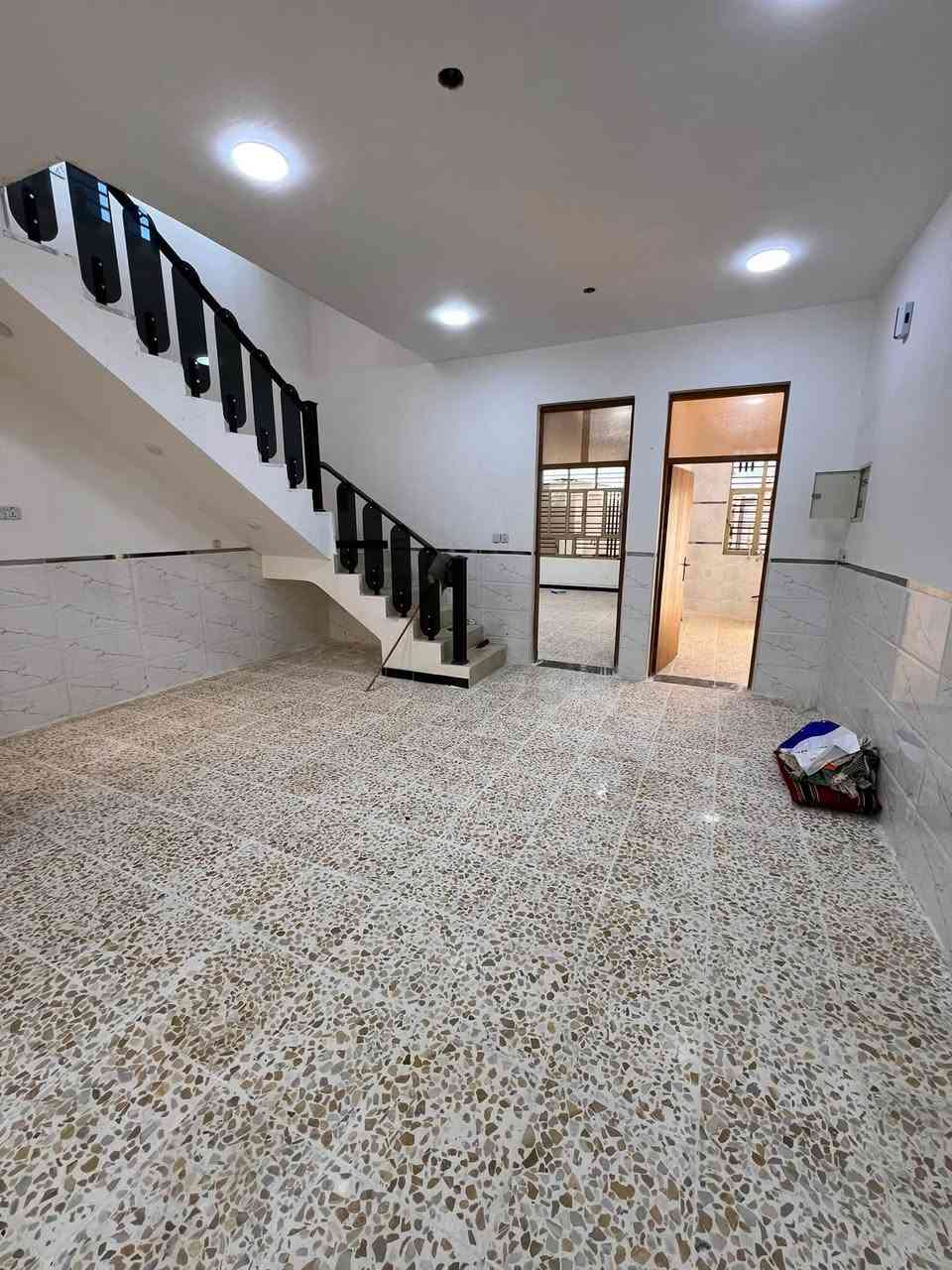 سلام عليكم بيت 150 مترطابق واحد  بنة جديدبغداد الحسينية قرب شارع الحشد في منطقت ال25بضهر منطقت 13سكلات ونافذ عل 40وبضهر شارع 30 سايدين سعر قفل قفل 86 تحويل ثانيوم بي غرفتين نوم وستقبال ومطبخ حار وبارد حمامات 2 تروكة 2 البيت مناقصة شي 
*********** وتساب فقط ‭***********‬تصل
