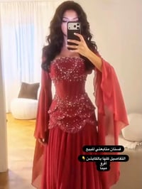 عندي هاذا الفستان اخذتة من layan قياس 40 ملبوس مرة وحدة مدة ساعتين فقط...