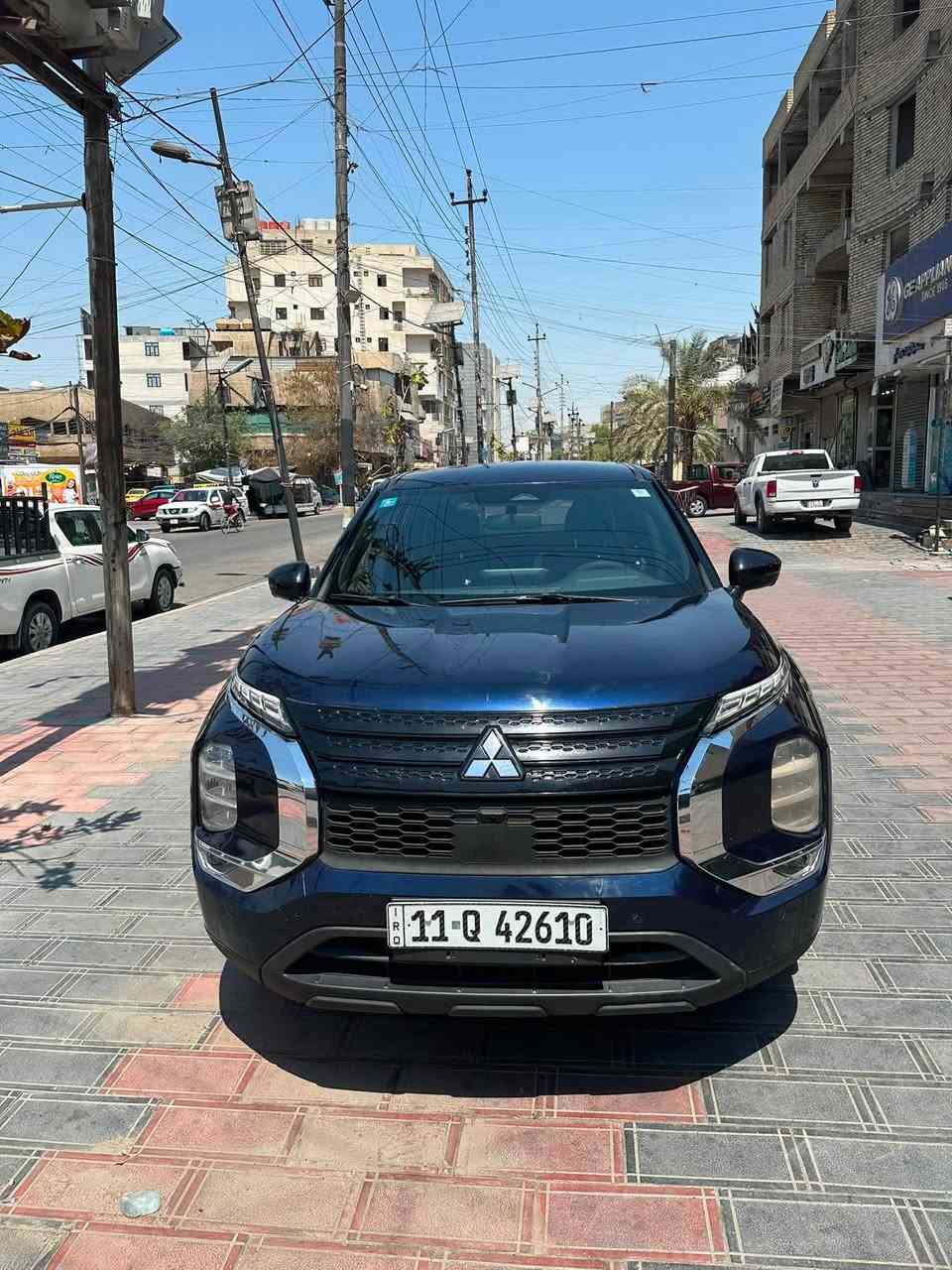 للبيع اوت لاندر بلاك اديشن فول عدا الفتحه
حجم المحرك : 4 سلندر (2.5L) تنفس طبيعي 
الضرر : فقط بونيد تبديل قطعه وحده 
حادثها موضح بالصور
رقم بغداد باسمي ماشيه ٥٧ الف 
المواصفات : SE black edition 
شاشه عداد ديجتال 
شاشه حجم كبير تدعم واير ليس ابل كار بلي 
بصمة
ابواب بصمة
هاند بريك بصمة
دخول ذكي بصمة
4 كاميرات 360 درجه 
تبريد قطعيتن امامي وخلفي
صندوق كهربائي
مراية اشارة ورادار وكامره 
ويل كروم اسود مال بلاك اديشن 
تحكمات استيرن
اضاءات زينون كامل امامي وخلفي
حساسات امامي خلفي
رادار مانع تصادم امامي 
تحكمات ستيرن جهتين 
كروس سرعة
كير شفتات خلف الستيرن 
وضعيات قيادة 6 
هاند بريك بصمة 
نظام اوتو هولد 
نظام مانع الانزلاق 
عدد المقاعد 7 راكب 
مراه طي كهربائي 
السياره ما بيها ولا نقص جاهزه  من كلشي وحادثها مبين بالصور فقط صار تبديل بيها بونيد وبيها بارد هنا من ضربه دراجه بسيط بباب السكن
السعر ١٧٠ ورقه
اي استفسار اتصل ع الرقم ***********
مكان سياره بغداد العطيفيه

