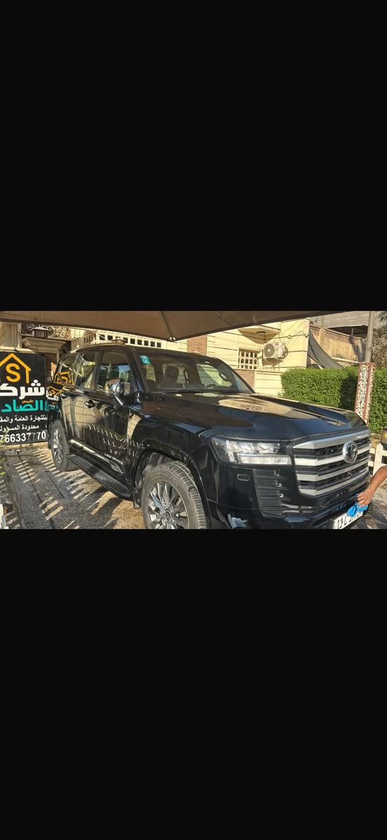 السلام عليكم لاندكروز 2024 
السيارة فول موصفات ماشية ٢٨ 
***********
مكان لسيارة بغداد
