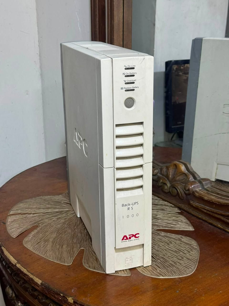 🔌 UPS APC Back-UPS RS 1000 سلام عليكم لبيع 

الموديل: APC BR1000I
السعة: 1000VA
القدرة: 600W
الفولتية: 220–240V / 230V
النوع: UPS مع AVR وحماية من ارتفاع وانخفاض الفولتية
المخارج: 6 مخارج Battery Backup + 2 مخارج Surge Only
USB: موجود
حماية خط الهاتف والشبكة: موجودة
البطارية: قابلة للاستبدال
الأبعاد: 37.1 × 8.6 × 33.3 سم
الوزن: حوالي 10.6 كغم 
الحالة حسب الصور: مستعمل، عليه آثار استخدام خارجية، ويظهر مؤشر Replace Battery
يحتاج تبديل بطاريات عدد 2 
بغداد المشتل 
***********+واتساب
