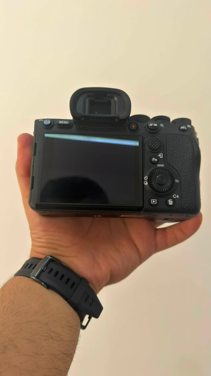 📸 للبيع Sony A7R IV
كاميرا بحالة ممتازة ونظافه 100‎%‎ ، ومستخدمة استخدام شخصي فقط.
🔹 عدد الشتر: 1077 فقط
🔹 الكاميرا شغالة بكل كفاءة وبدون أي مشاكل
🔹 تجي تفحص وتشوف بعينك قبل لا تشتري 

📦 موجوده غراضها كامله بدون نقص .

💰 السعر: [2350 عراقي مو دولار ]
📍 بغداد ، مدينه الصدر 
📩 للتفاصيل والاستفسار مراسلة خاص.
رقمي : ***********
للشراي فقط، رجاءً عدم البخس.
