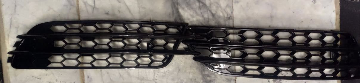 متوافقة مع سيارات أودي فئة A6 C7 Sedan Standard Bumper للموديلات ما بين 2012 إلى 2015 قبل التحديث (Pre-facelift).التصميم: تأتي باللون الأسود اللامع (Glossy Black) وتُعرف أيضاً بتصميم طراز RS6 الرياضي.

للتواصل خاص او واتساب ***********
