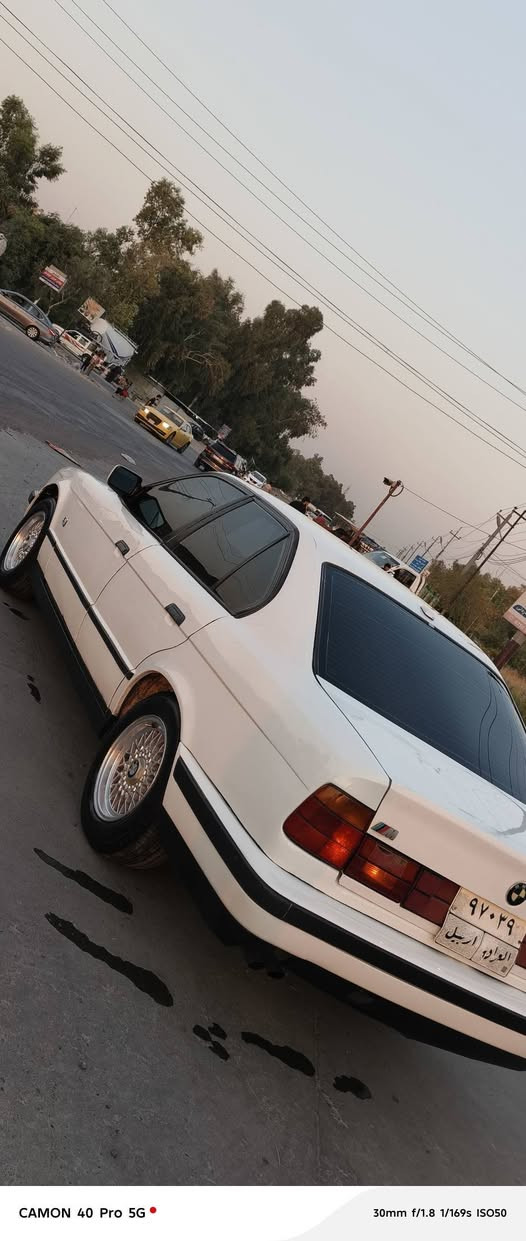 سعری خوار هەمووو بازار bmw 520i 1990 گیر حادیە
 ٢٧ وەرەقە مەجالەکی کەم
 ١١وەرەقە غەرامەی لەسەرە لەسەر کریاریە
پەنجە مۆرو بەناو کردن بەشەرت 
***********گەر موشتەرینی سەرم مەهیشینە لەگەر ریزم
گۆرینەوەش دەکەم لەسەر دل گرتن أربيل, العراق
