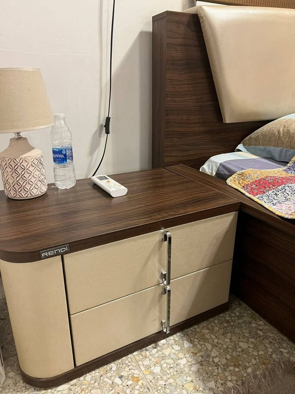 ***********
غرفه تركي ٦ قطع من شركة العالميه كلش ثكيلة وياهه الدوشك هدية سعر مناسب عنوان بغداد الحارثية
