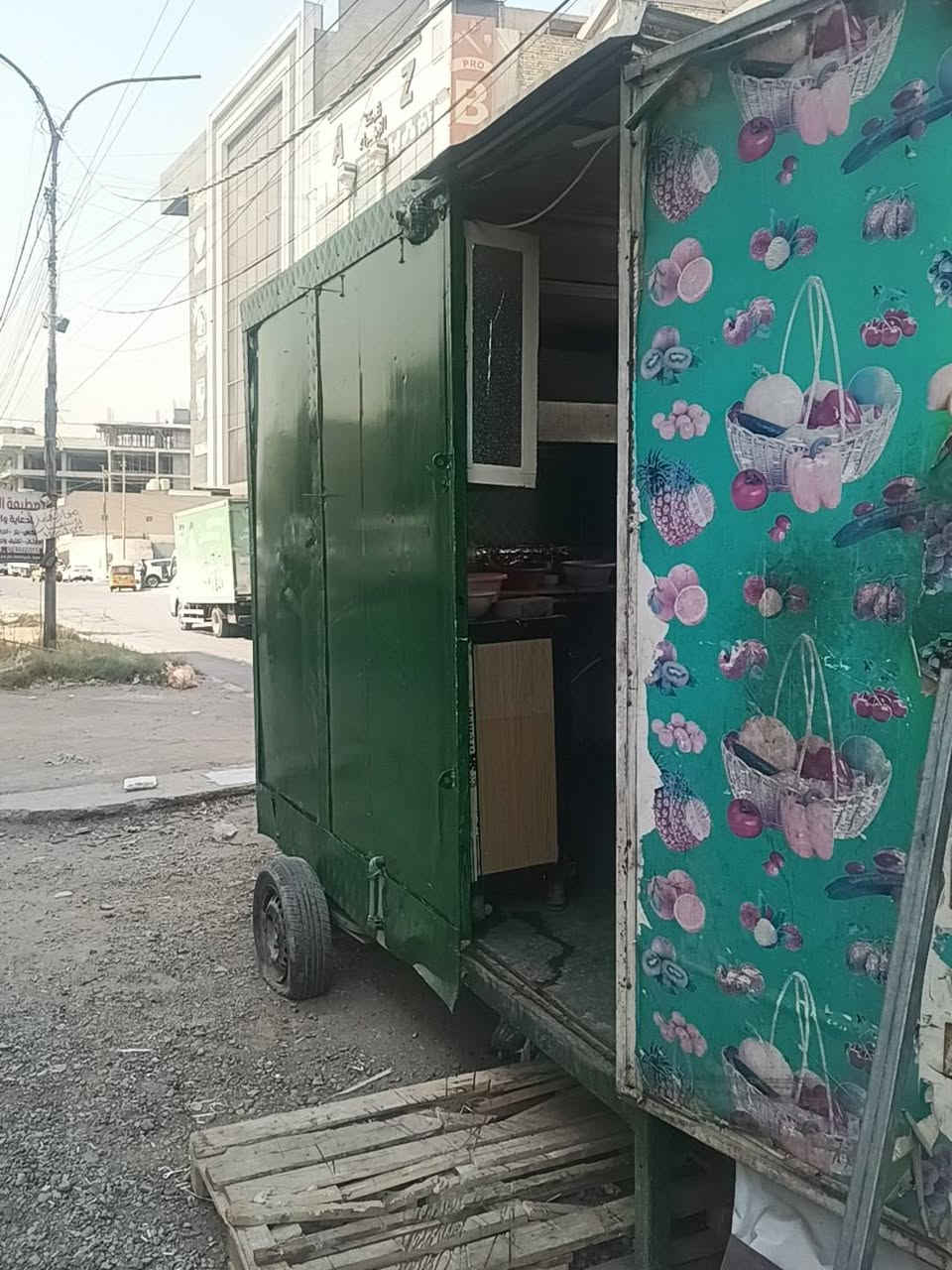 السلام عليكم اخوان مكلف بالنشر رحمه الله والديكم 
كشششك للبيع مكان بغداد بي غراض كامله للاكلات السريعه وينسحب وين ماتريد تاخذه اخذه ومأسس كهربائيات وماء وبي تانكي 250 لتر 
وهذا رقم صاحبه 
***********

نص مكتوب في الصور:
- 17/09/2026 13:24