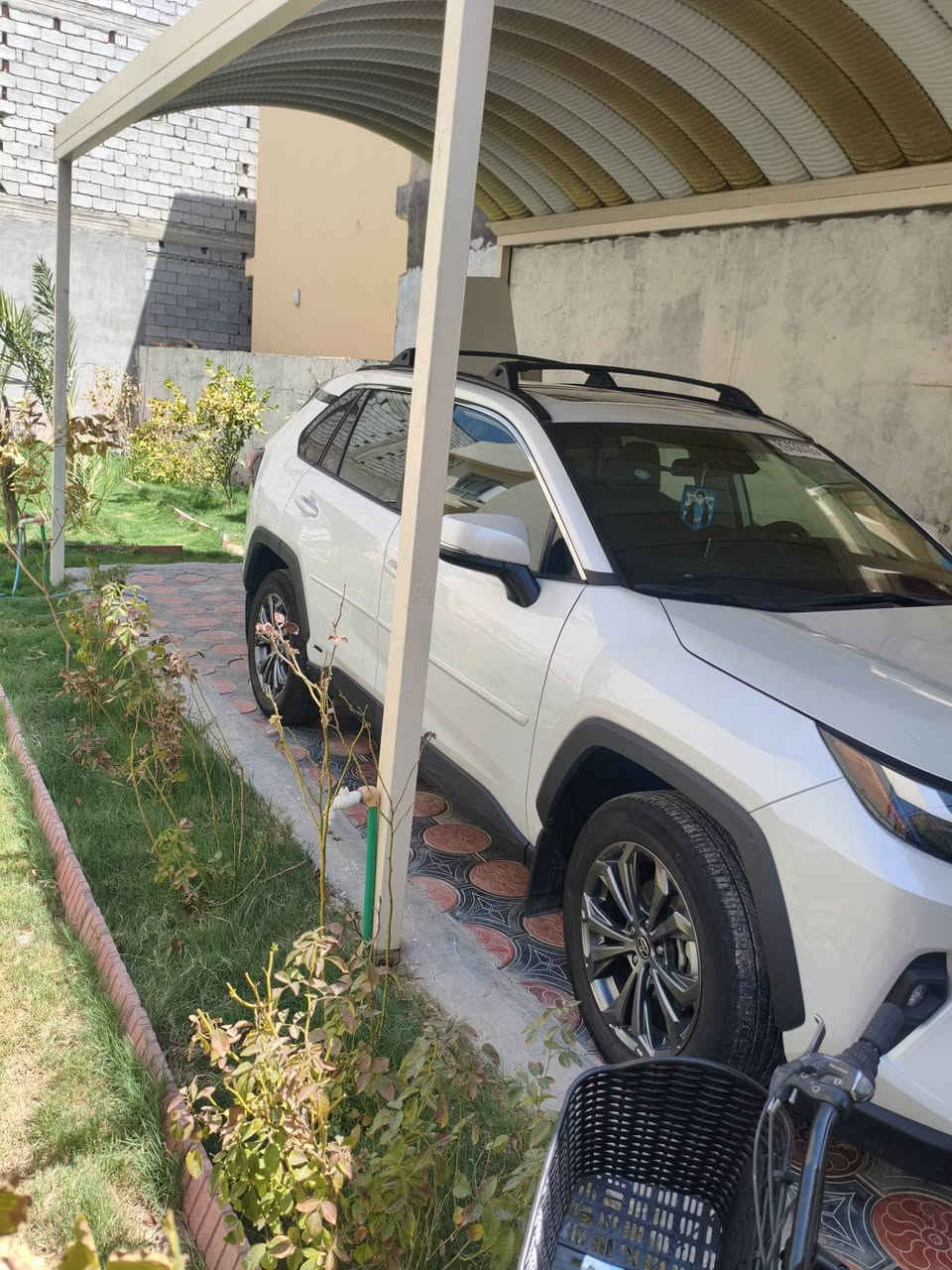 راف 4 موديل 2024 وراد امريكي بدون صبغ ماشيه 20الف كم مواصفات معروفه XLEميحتاج اذكرهن 
السعر 260 وبيه مجال قليل مكان ديالى 
رقم الهاتف ***********
