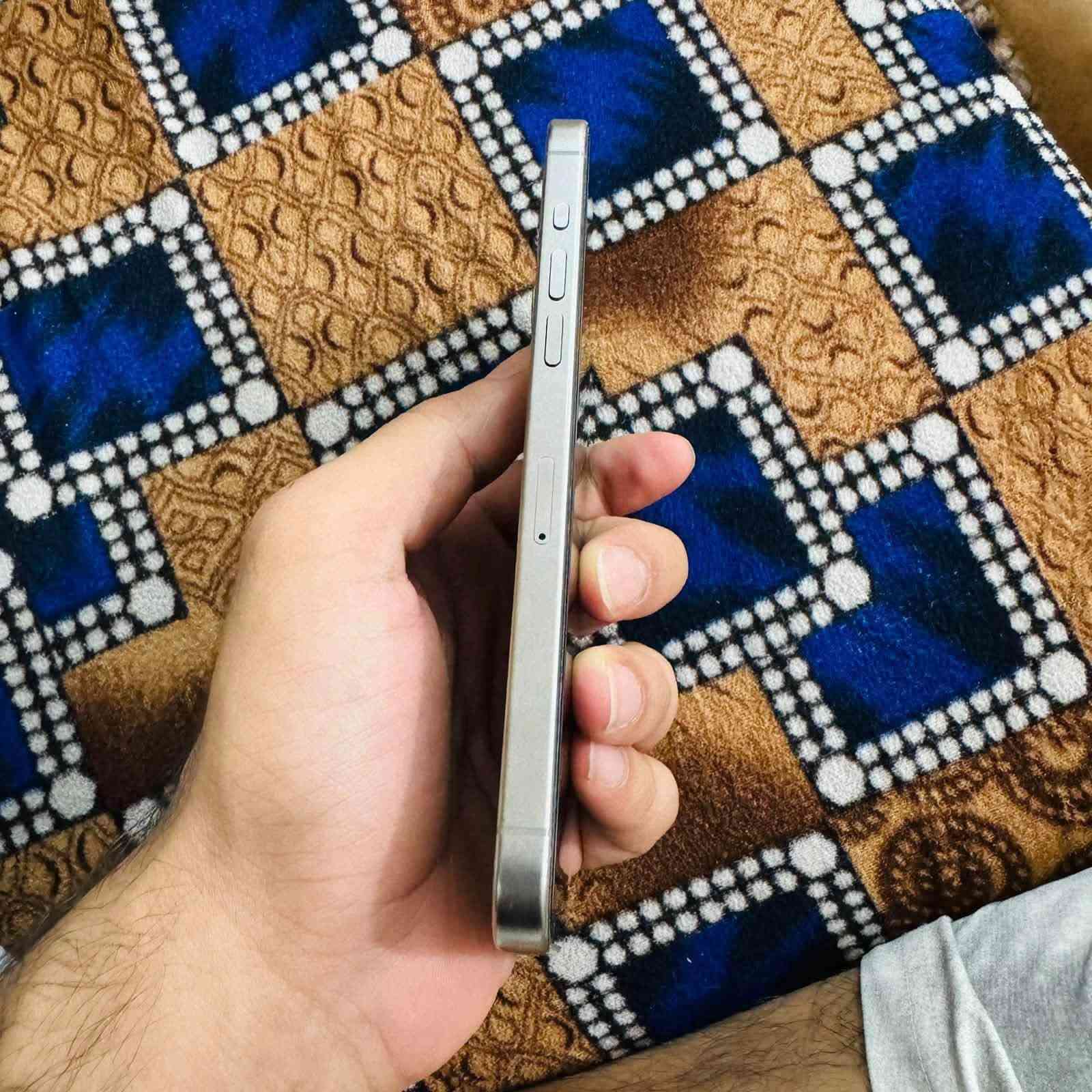 سلام عليكم ايفون 15برو ماكس جهاز  مكفول كفاله ذاكره 256 بطاريته 85 فقط فطر بل ضهر و سعر 850قفللل  لجهاز وتر تصال فقط ***********واتساب وتصال مكاني فلوجه
