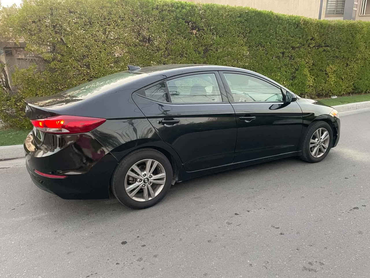 ***********  جديده  جدا  
النترا ٢٠١٨ امريكي 
محرك ٢٠٠٠ دوش 
غرفتها جديده 
لد امامي 
نص فول سيارة كلش نظيفة وجاهزه مابيها اي نقص
 ماشيه ١٠٠ الف 
شاشه كامره 
حادثها كلش بسيط اخت لكلين دعامية خلفية وحافة الصندوك يم الرقم وصار بيها جاملغ امامي صبغ بدون اي دواخل صور الحادث
فول تحكمات ستيرن 
تخم تاير وباتري جديد 
صدر امامي خلفي  خير من الله 
 مكاني بغداد الاعظمية
شرط تحويل 
 السعر ٩٨ ورقة 
اتصال فقط مكلف بلنشر 
*********** بغداد, العراق
