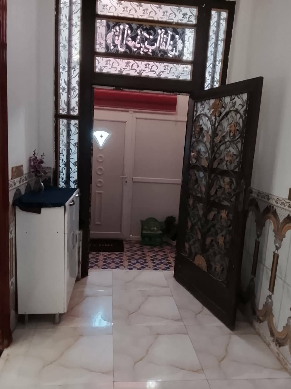 على بركة الله .....
بيت للبيع مساحة 100متر مربع 👍
البيت ركن يقع على شارعين مقابيل البيت ساحة فارغه🌲
واجهية 10متر ونزال 10متر
البيت طابقين كونكريت مسلح كامل على اخر حبه يحتوي الطابق الارضي 
صحيات داخليه و خارجيه واستقبال وغرفه ومطبخ 
الطابق الثاني غرفتين وصاله ومجمع صحي البيت جاهز للسكن عنوانه البيت حي اور الثانيه
للتواصل الاتصال ***********
علما يباع ...البيت على المبادرة في حال كانت معاملة المبادرة كامله... 
ويباع بالنقد,

