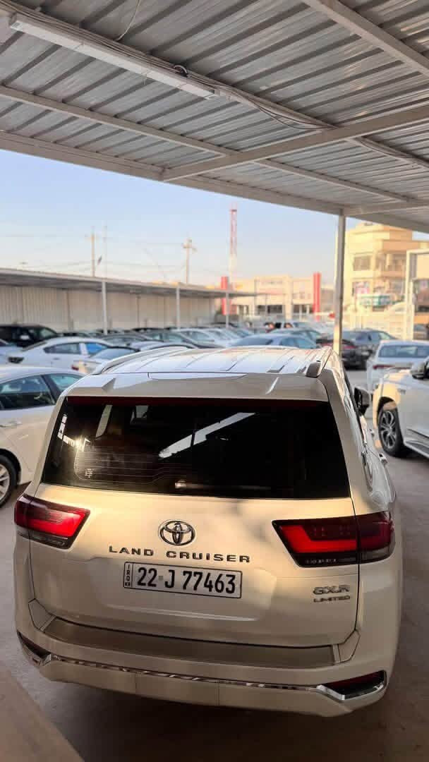 تويوتا لاندكروزر GX. 2023 – أبيض 🤍🔥
رقم اربيل تحويل مباشر 

للبيع تويوتا لاندكروزر   
موديل 2023، لون أبيض، بحالة ممتازة وجاهزة للاستخدام.

مواصفات فول 1/1 
المواصفات:

* محرك 6 سلندر V6. 4000 تنفس طبيعي 
* شاشة لمس. وتحكمات 
* كاميرا خلفية. مع حساسات 
* تشغيل بصمة. وبصمه ابواب 
* تشغيل زر. بصمه تشغيل 
* دخول ذكي. ترحيب 
* مقاعد كهربائية. 
* تحكم ستيرن.
* مثبت سرعة.
* حساسات أمامية وخلفية.
* إنارة LED.
* مكيف أوتوماتيك.
* فتحه سقف 

السعر 575 ورقه  57.500 وبيها مجال للشراي 

السيارة جاهزة للاستخدام، والفحص خير دليل.

📍 الأنبار - الرمادي -

***********
***********

