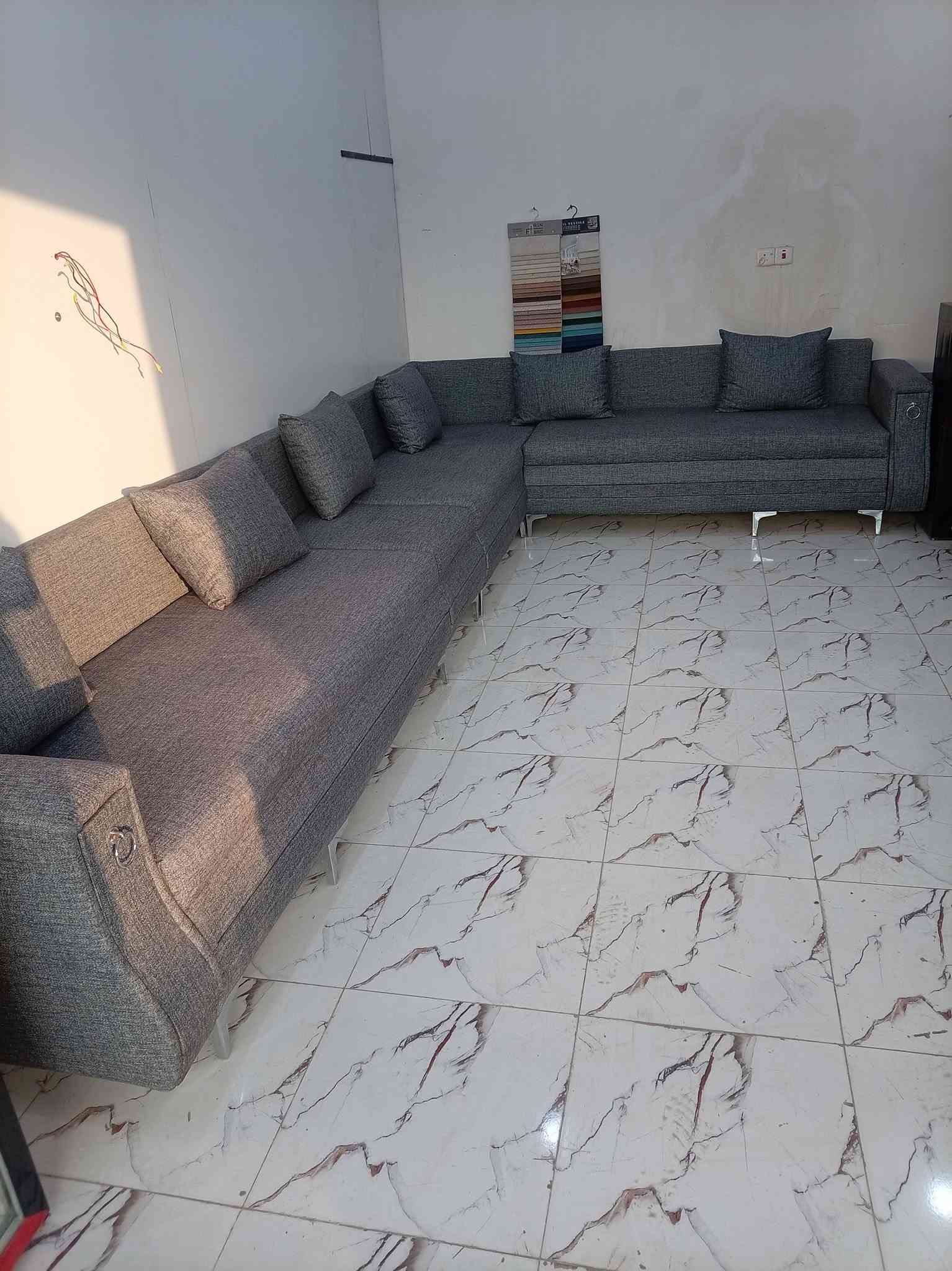 بروانه شارع لعلاوي • غرب بناية البلديه • معرض ابو حياة النمراوي
