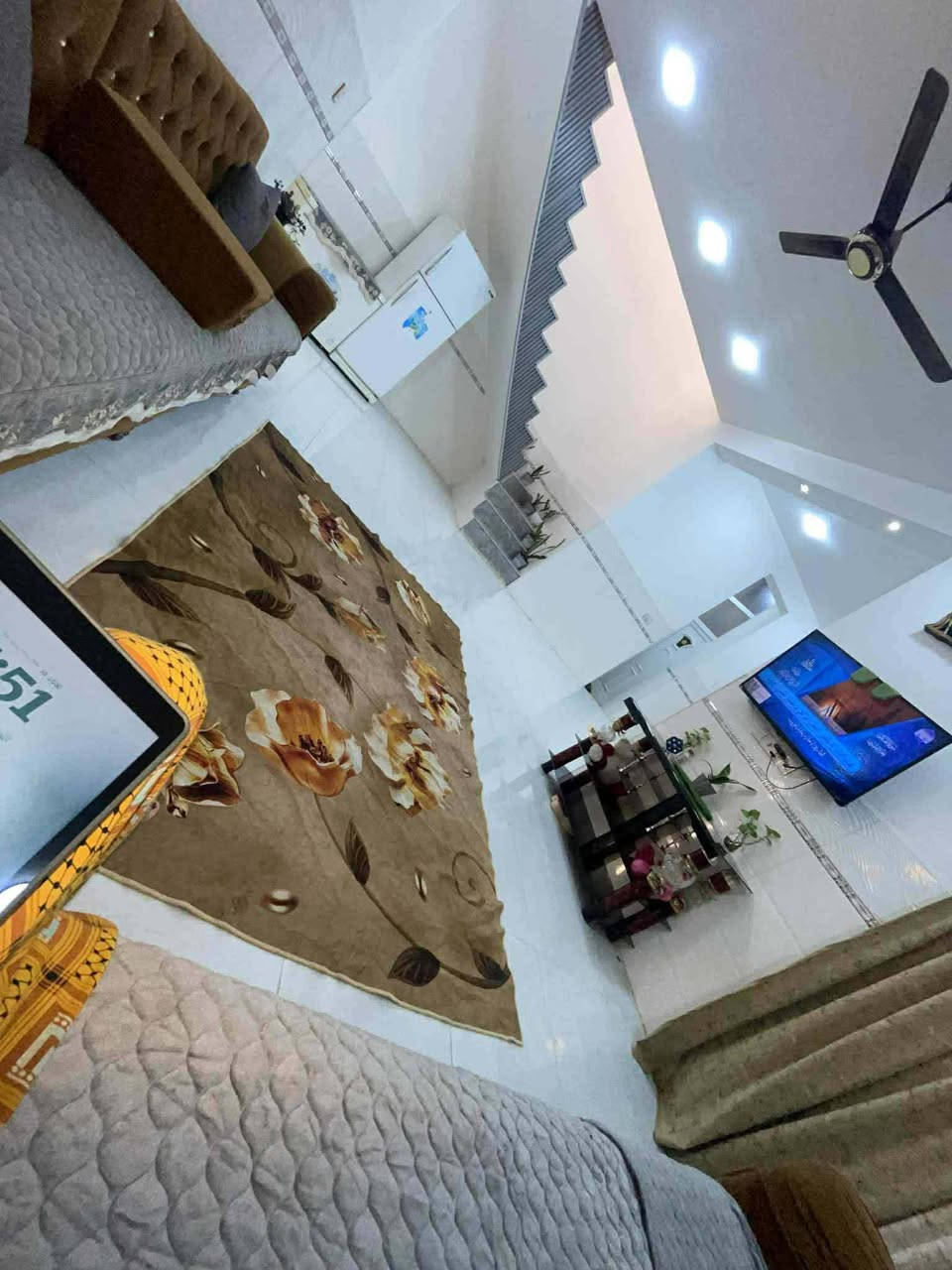 بيت مع حديقه مساحه ٤٠٠ متر طابو زراعي سند ٢٥ سنتر عل تبليط  موقع حله ورديه سيف سعد شارع المشجر البيت غرفتين وصاله ومطبخ واستقبال ومجمع صحيات داخليه وخارجيه مابي اي نقص البيت استفسار *********** غير متواجد عل فيس
