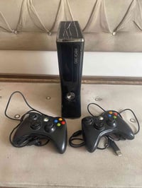 اكس بوكس 360 للبيع  الجهاز كلش نظيف  مع يدات عدد 2 نظيفات كلشي مابيهن ...