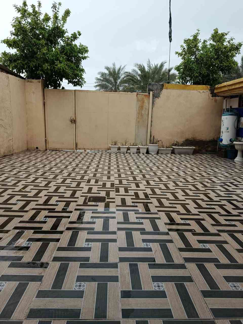 دار للبيع في منطقة الجلالي مدخل شارع بروانة قريب على الشارع العام طابو زراعي سند 25 المساحة 171 الطول 19والعرض9 طابق واحد وبيتونة  يحتوي على غرفتين نوم وصالة الدرج ومطبخ واستقبال وصحيات داخلية وخارجية سيراميك وسقوف ثانوية كامل مكمل للاستفسار الاتصال على @الرقم ***********و*********** وبينه واتساب
