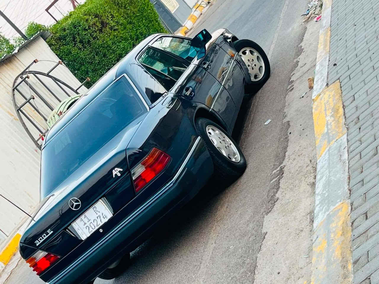 السلام عليكم سياره كفاله
مارسدس دب موديل 1993 اصل 300 اصل حته بل سنويه مكتوب قبق اسود كير محرك كفاله تبريد ثلج 
حداديه قبل اسبوع كلها جديده سياره رقم بغداد تحويل مباشر سنويه 2031 
سياره فول مواصفات دبل ايرباك دشبول وتكم فول الفول دواخل جلد اسود 
اربع جام كهرباء كشنات كهربائية برده خلفيه سلايت روف شغال طكتين
تخم تاير جديد لايت شمسي بلادي سياره ما متعوبه سياره مابيها قطره خياس ولا تعمير مكاني بغداد الاستفسار او سعر خاص *********** واتساب فقط
