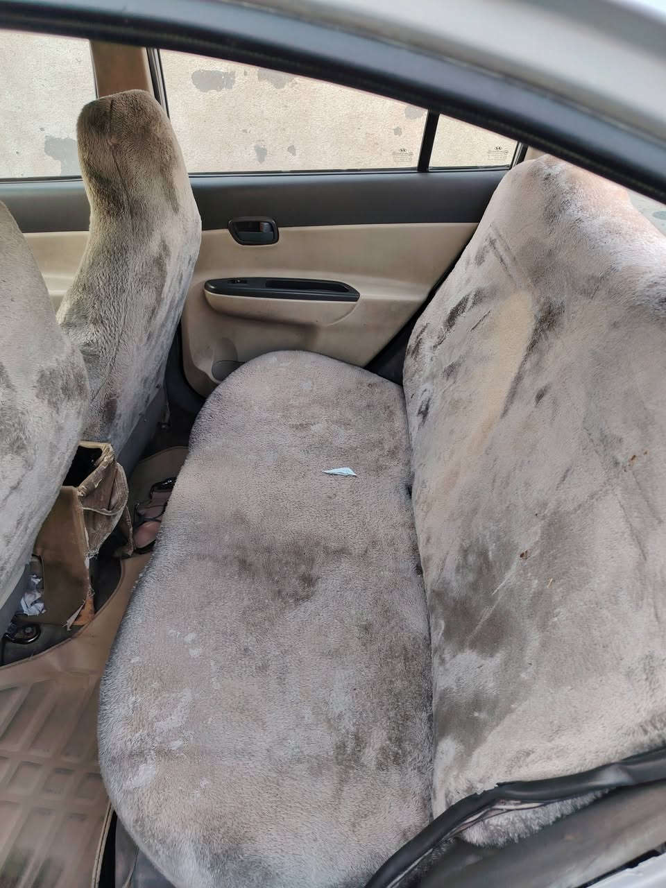 اكسنت ٢٠١٠ رقم نجف ألماني مكينه ١٤٠٠ تبريد شغال  بيه بارد بالباب الوره وقبق جنطه مبدل وطخه ما مصلحه بالباب مال السايق سعره ٦٥ وبيه مجال مكاني نجف للاستفسار أكثر ***********
