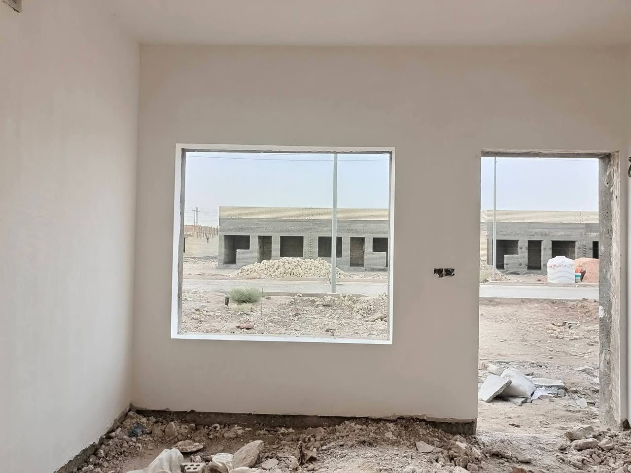 ✅ بياض الجدران والأسقف
✅ صبغ داخلي وخارجي
✅ معالجة التشققات والعيوب
✅ ديكورات وتشطيبات حديثة
✅ عمل نظيف ومرتب
✅ أسعار مناسبة واتفاق واضح قبل العمل
✅ الالتزام بالمواعيد
📞 للاستفسار والحجز: [964 776 574 8054‬‏]
📍 نعمل في: [بغداد]
إذا تريد بيتك يطلع بشكل يليق بيك، خلي التركيز علينا 🎨✨

نص مكتوب في الصور:
- realme C61