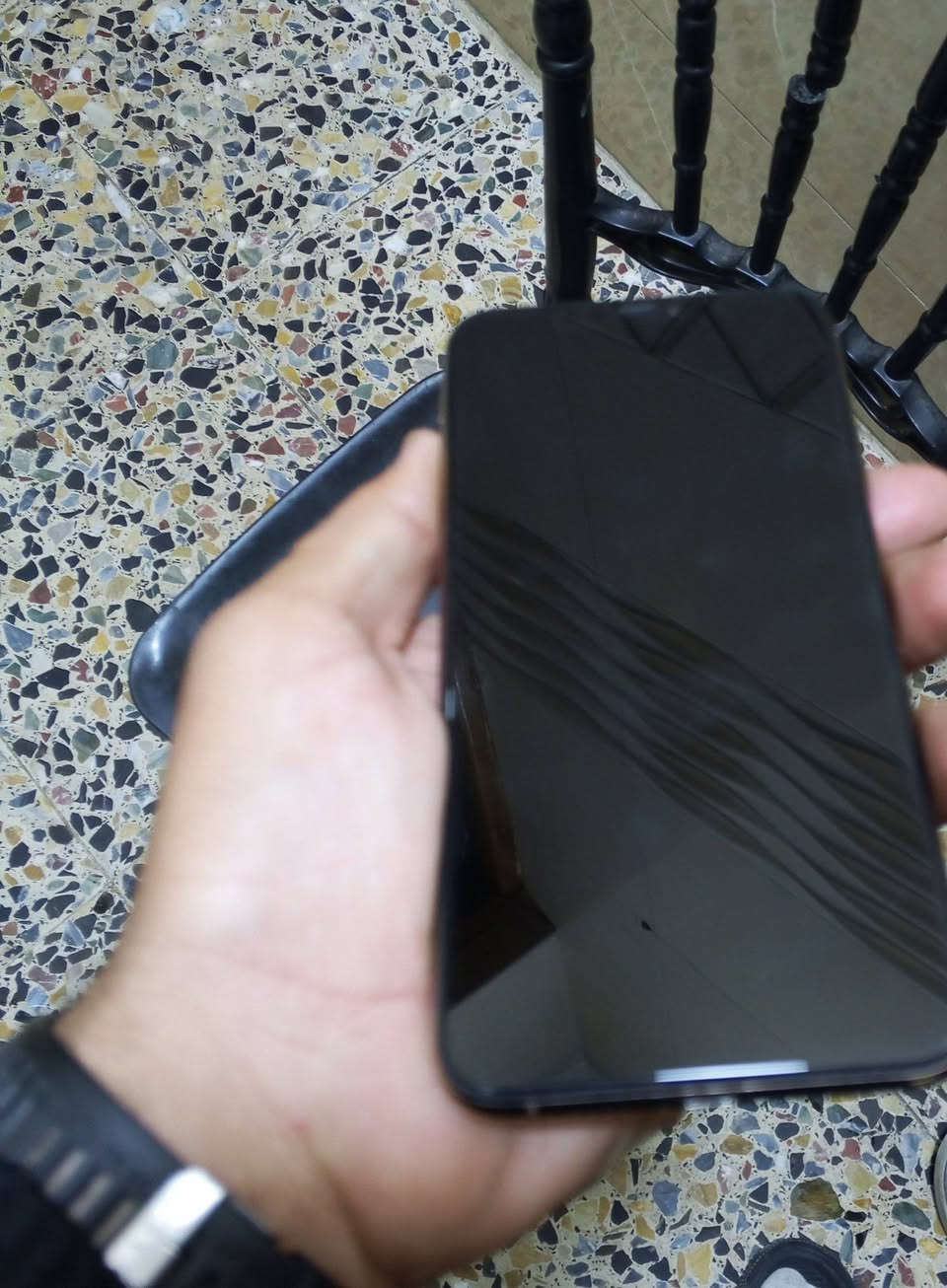 السلام عليكم شباب ايفون 11برو ماكس لون ذهبي جهاز شخط مابي نضيف مبدل شاشه وكاله فيس ايدي واكف  بطارية 70 بس ميصرف شحن جهاز يخبل نموذج ،Mتاخذه عفحص سعرة 280 وبي مجال كلش قليل مكاني الدورة شارع 60 رقم الهاتف ‏‪***********‬‏
