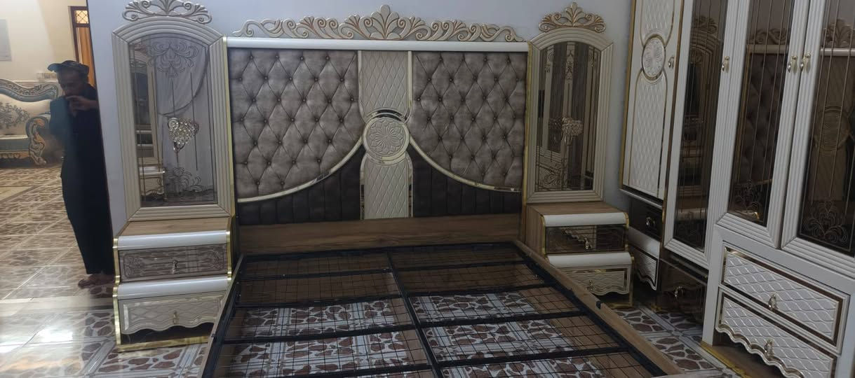 غرفة نوم للبيع استفسار اتصل على رقم ***********
