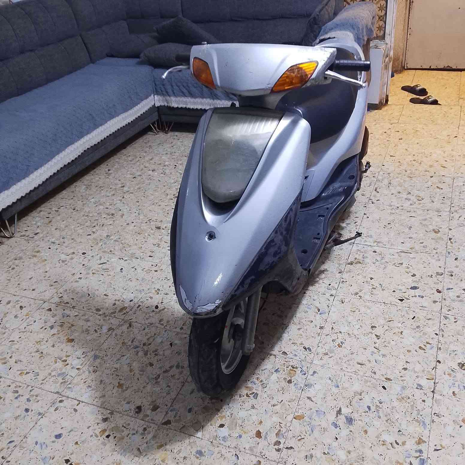 سلام عليكم متاح دراجه بريز ياباني سلف وهندر مكينه ناعمه شلعه ومعدل الكهربائية كلهه شغله قفل ستيرن قفل صندوك وراق كامله سعر 450 المكان مدينة الصدر رقم الهاتف ***********
