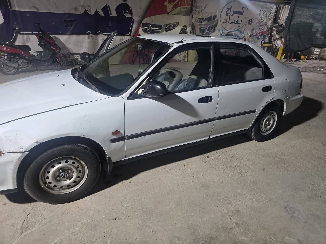السلام عليكم سياره هوندا سيفيك موديل ١٩٩٣  للبيع بلاديه مكفوله من الصبغ والضربه كير اوتماتيك تبريد شغال  للبيع سعره ٣٨ ورقه رقم الموبايل ***********
