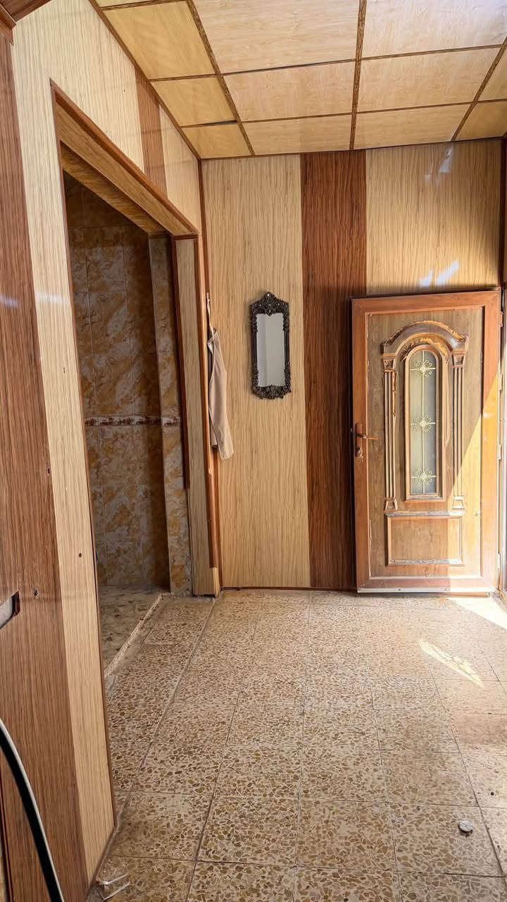 دار للايجار عنوان البيت 100 دار
بناء حديث نظيف ومصبوغ كله بالجديد
طابقين بورسلين
كراج وحديقة بي مدخل واحد
- الطابق الاول: غرفة نوم وصاله كبيرة
ومطبخ حار بارد وموزع
صحيات شرقي وغربي
- الطابق الثاني: غرفتين نوم كبار
وصحيات ومخزن
الحمامات والمطبخ كُلها سيراميك
450وبي مجال
***********
