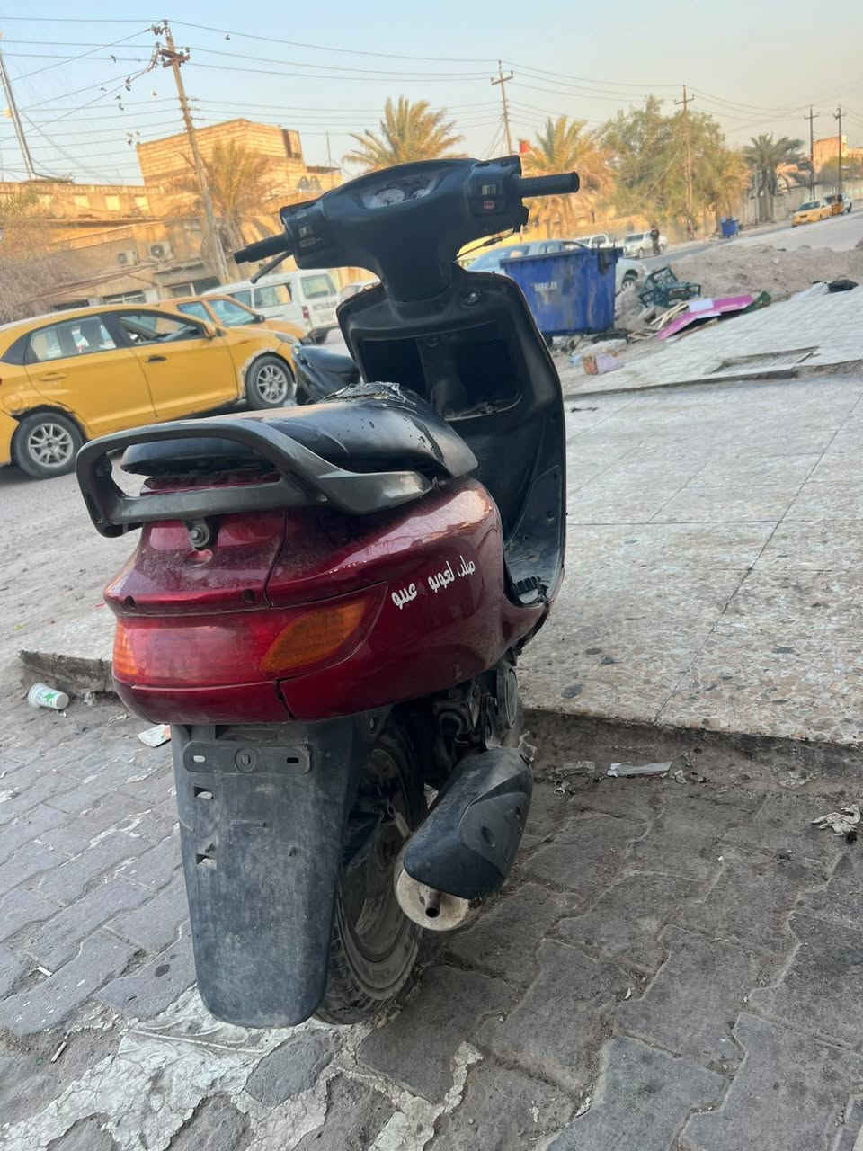 السلام عليكم دراجه فراشه كل شيء شغال بيها دراجه حلوه مال ولد يشتغل بالمطعم ويريد يغيرها يريد يجيب له ماكس ويريد يبيعها دراجه كلش حلوه كل شيء شغال بيها البكان بالبصره بالزبير هذا الرقم على الواتساب ***********السعر 350
