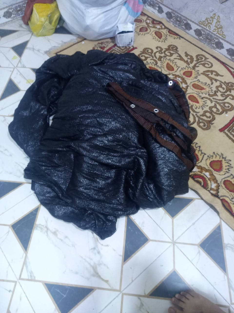 السلام عليكم جادر ضل مدروز درازه داير حبل ابو الحلقه ٥*١٠ جديد  غير مستعمل 
ب٦٠وبي مجال 
***********النجف الاشرف
