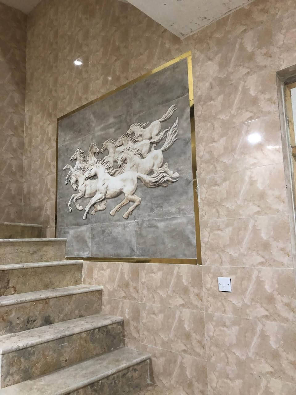 بيت بالمشتل شارع الجامع  بدايه الشارع 
مساحه١٦٥متر نزال٢٧ونص واجهه٦متر
بناء حديث مسلح سنه٢٠٢٣
خمس غرف نوم حديقه وكراج  ثلث طوابق ثلاث حمامات
 سعر متر ب٣و٢٥٠وبي مجال
رقمي بي واتساب  لباقي التفاصيل راسلوني 
*********** بغداد, العراق
