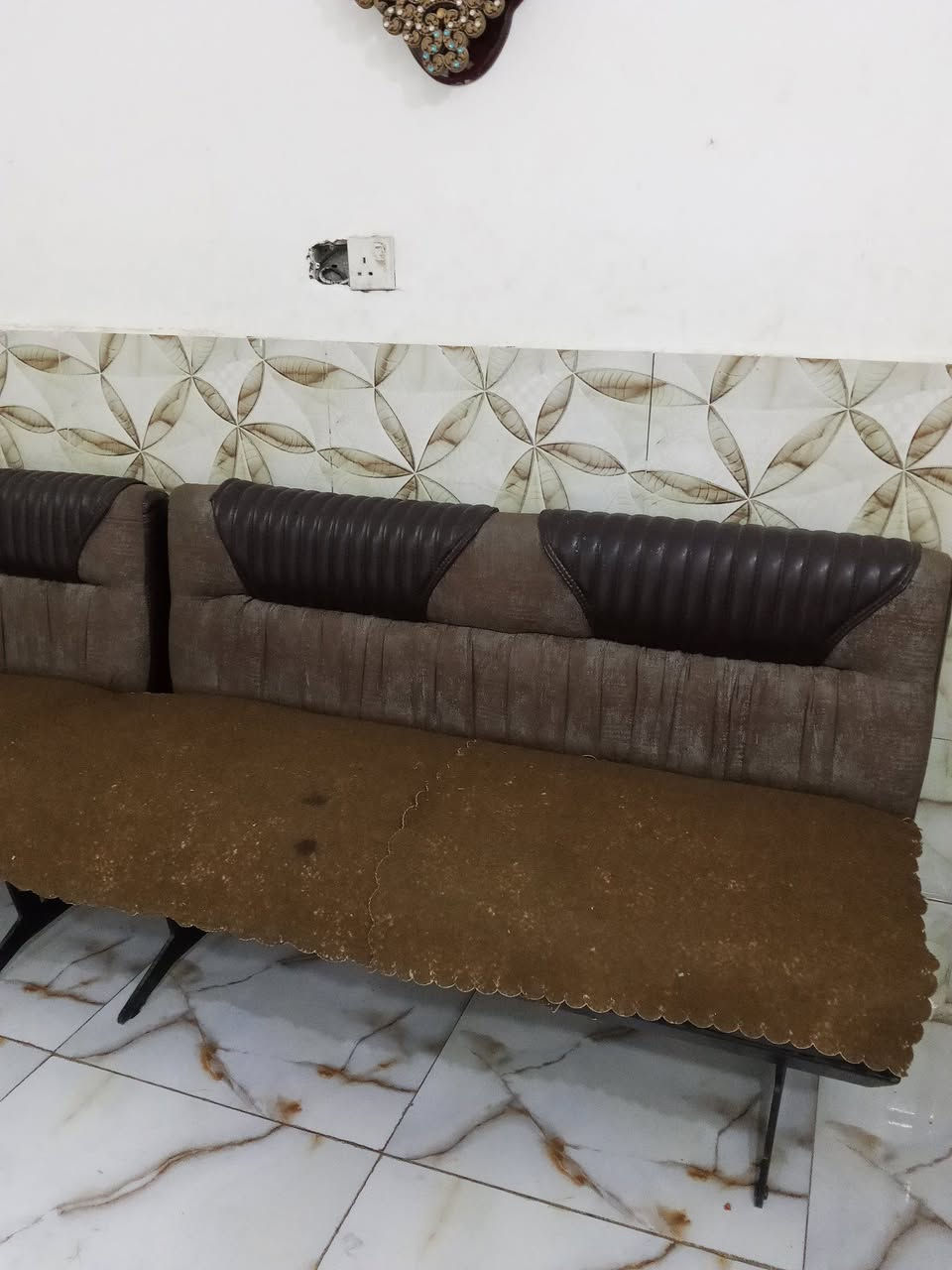 كنب • ماكو تفاصيل