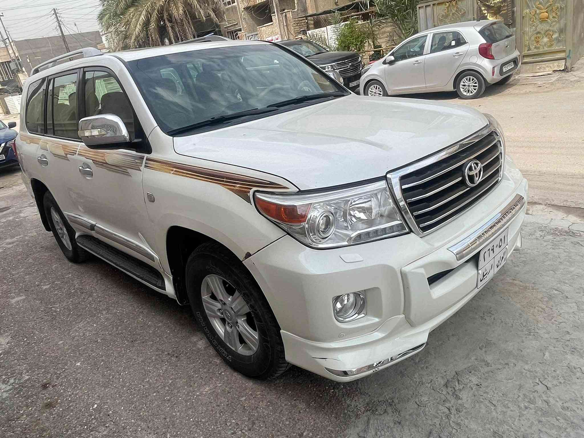 11 ستينه محدثه 15 اربيل مكفوله بس بيها رصعات  بالجاملغ  لأمامي  والخلفي  سعر 280 ورقه وبيه مجال  محرك جديد صار أربع اشهر من شادين مكينه صدر جديد كشنات جدد ماطور بريك جديد 
رقم ***********
