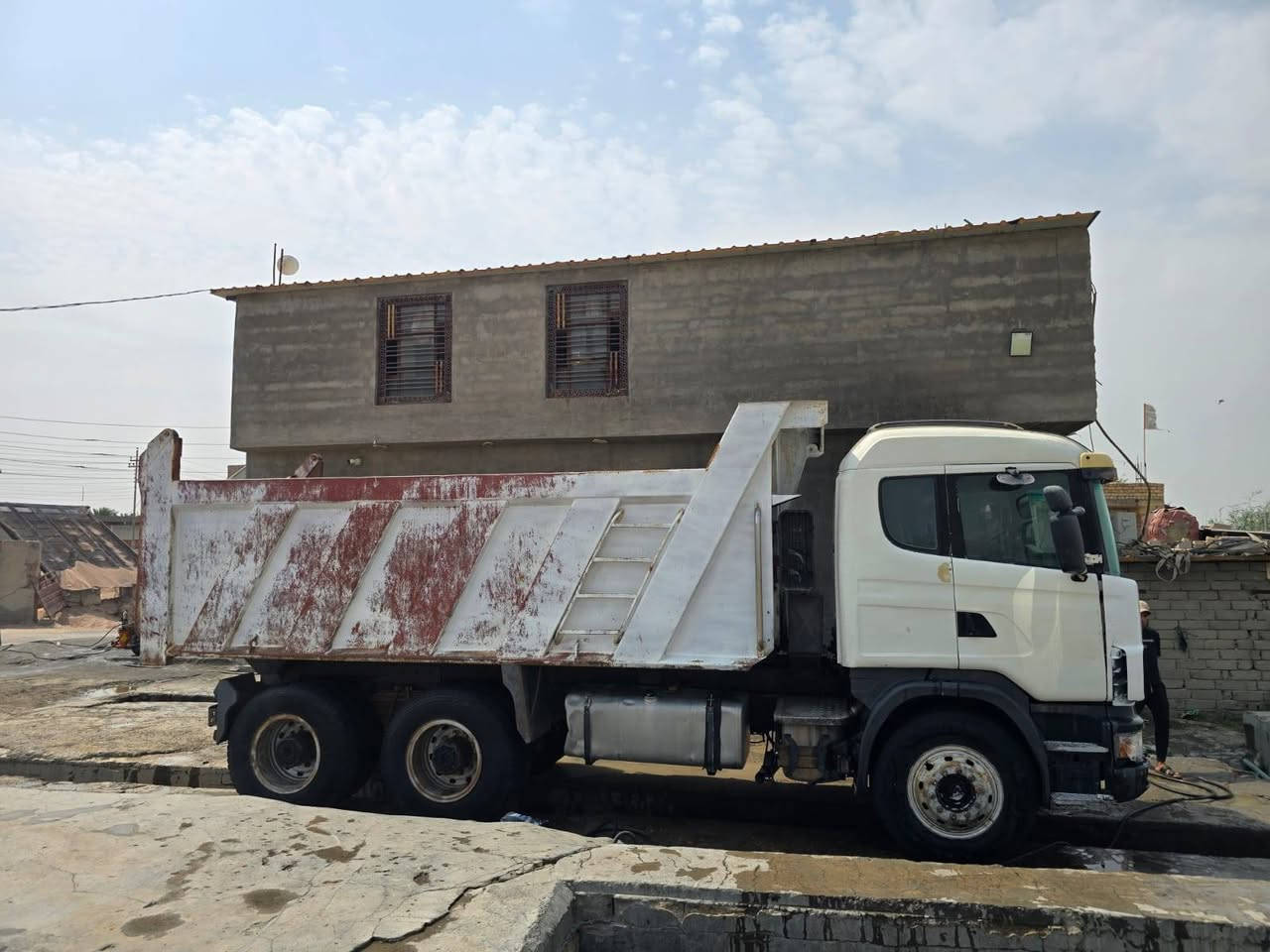 سلام عليكم
سكانيا موديل 2000

محرك 6  انجكتر 

مجموعه 19

كير 3/3

رقم مميز. بس رقمين رقم السياره بصره
السياره باسمي 
سعر 260
مكان السياره البصرة المدينة باهله 
***********
