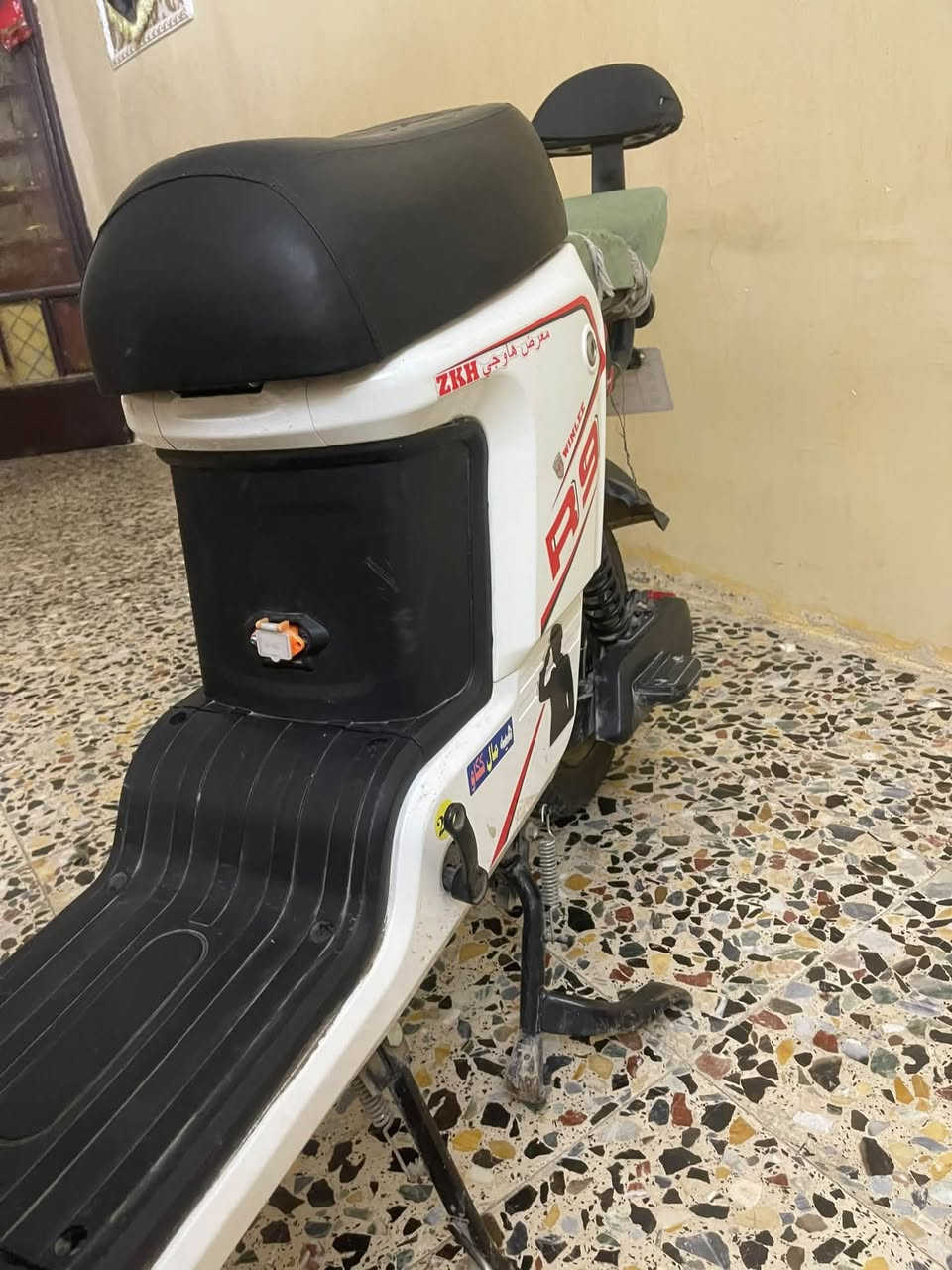 السلام عليكم 
دراجه 9R الدراجه جديده استعمال قليل 
5 بطاريات 🔋 
حساسات شغاله 
بك شغال 
4 نمر 
نشرات داخليه وخارجية 
بيها بس الهورن ميشتغل 
وبطاريه وحده البرغي مالتها سايف بس البطاريه شغاله ممئثره 
الجفوف مال بايدر موجودات بس مشادهن 
السعر 500 وبيها مجال مكاني بغداد قرب التاجيات 

مكلف بل نشر 
***********
