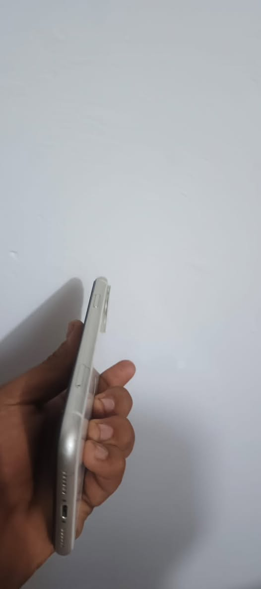 سلام عليكم شباب ايفون 11للبيع فيس ايدي بصمت وجه كله شغاله مبدل بس شاشه اصليه ثلثل خيارت ذاكره 128بطاريه 68بلاديه الجهاز دبل سيم كارت جاهز نضافته تسعين بل ميه زلغ ما بيه مكاني ناصريه مركز غرب الحولي الجديد ستفسار ***********ما متواجد خاص سعر 225وبيه مجال غليل حك جيه
