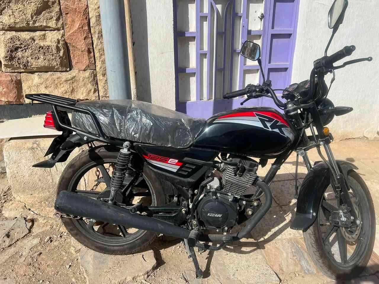 سلام عليكم عندي دراجه Rk 125c دراجه والله بعده نضيفه ماشيه 800بعده زيرو بلاديه
سعره مليونين وبيه مجال
وهاذ رقم
***********
