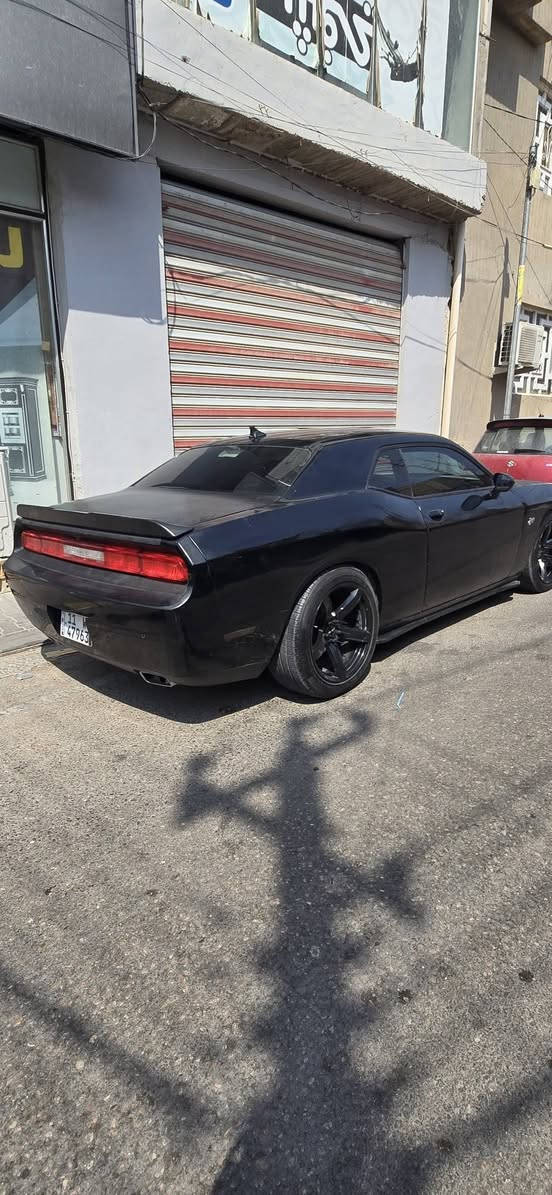 سلام عليكم دوج جالنجر ٢٠١٣ 
بجم محدث فقط 
كير مكينه اكسل كفاله 
فول مواصفات عده الفتحه 
تشغيل عن بعد 
حساسات خلفيه 
تحكم ستيرن جهتين 
كروسس تحديد سرعه 
بدون حادث نهائي 
صبغ حزام فقط 
رقم بغداد انكليزي 
مكاني النجف الاشرف 
***********
