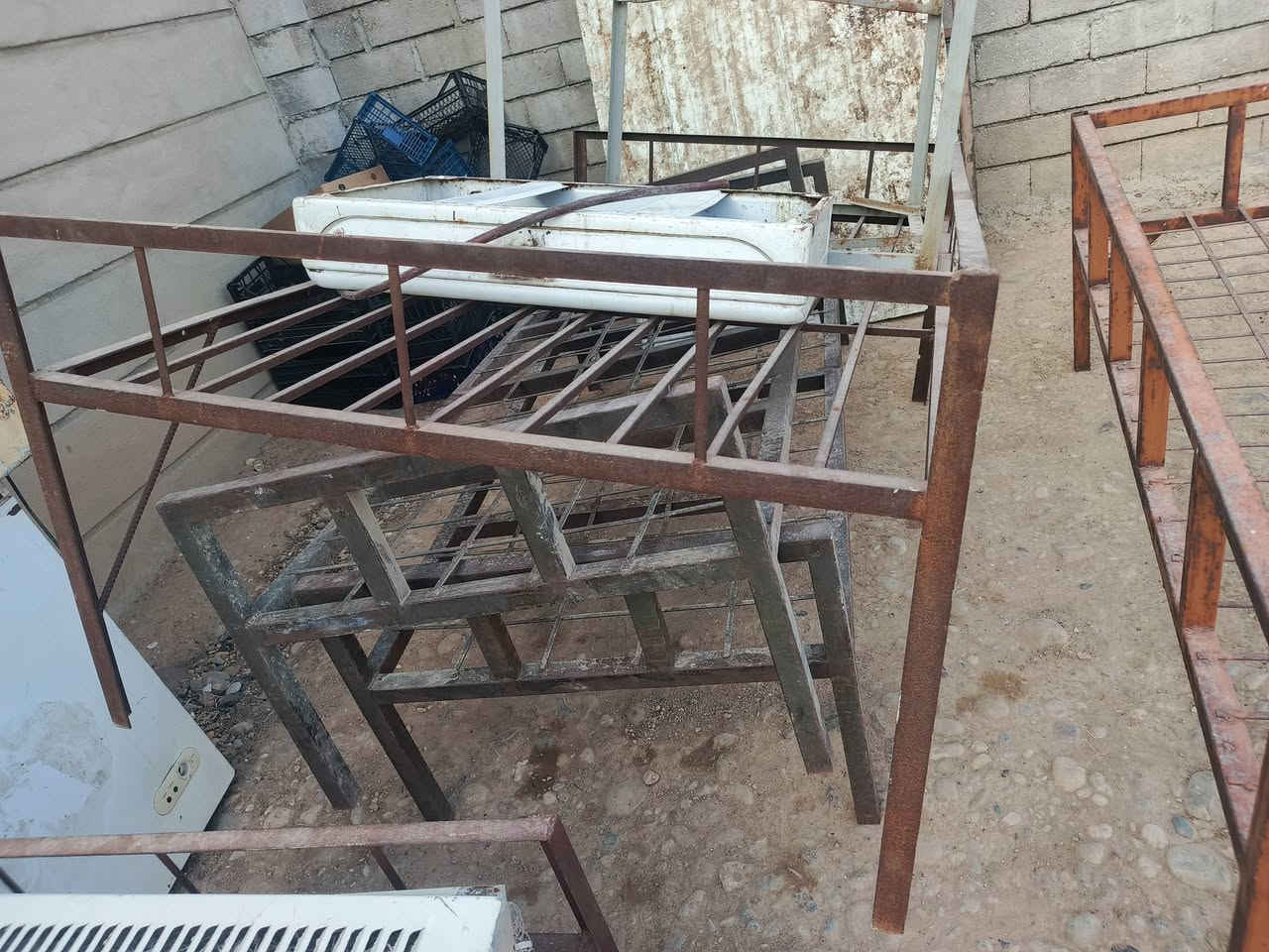 غراض للبيع شلع كامل
مكان موصل ناحيه برطله مكاني 
غساله شرط فحص 
مبرده +صوبات شرط فحص 
استفسار ***********بي واتساب
