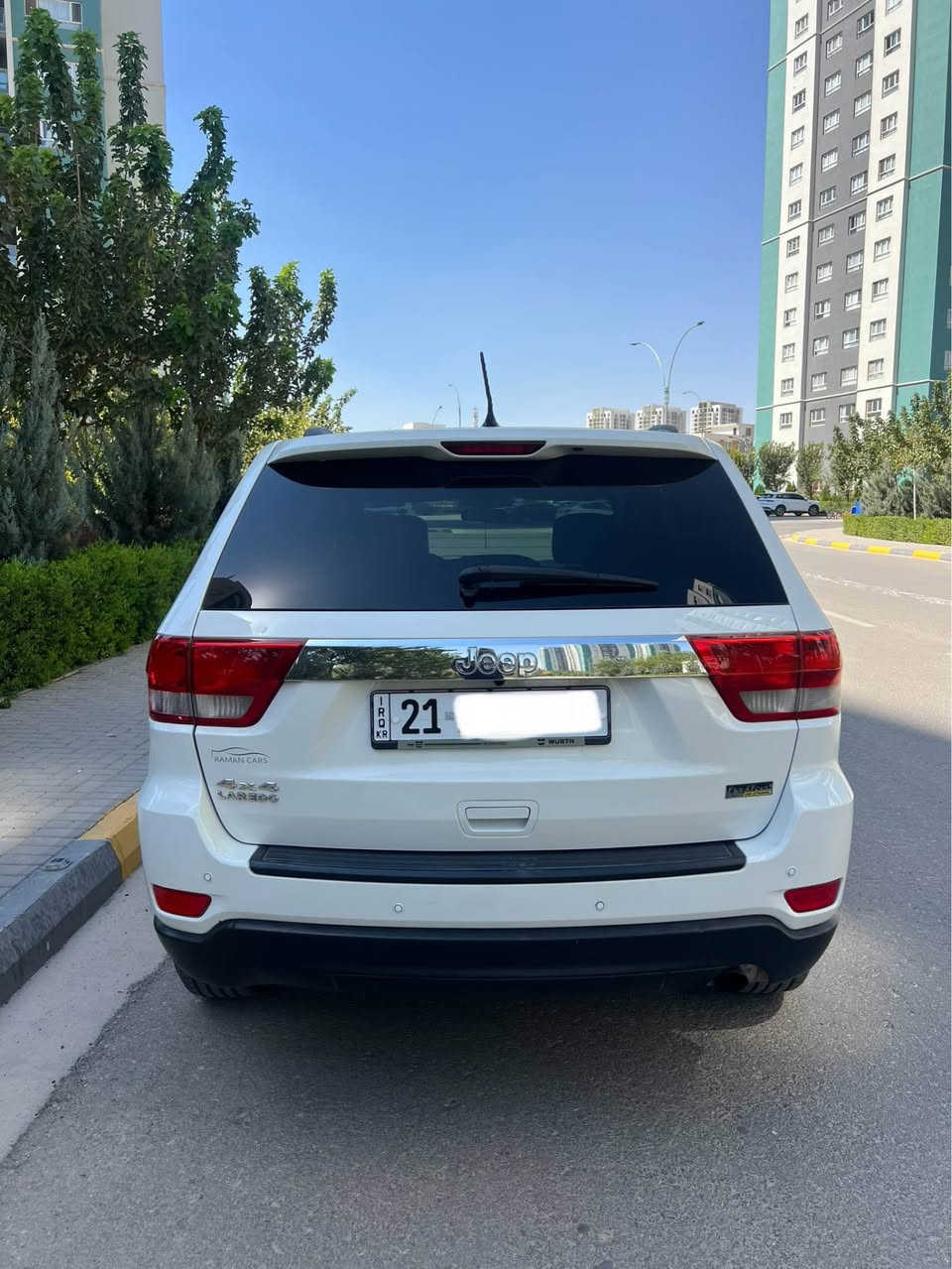 jeep laredo 2011 
جێب لاریدۆ ٢٠١١ بێ بۆیاخ 
 دەبڵ ئەکسلە شاشە تێسلایە 
سۆنەرەکەیم داناوە ١ کارتی هەیە 
چاڵ و تەرزەی نیە ڕەقەم و سەنەوی تایەی تازەیە 
بەشی سەرەوەی  مەکینەکەی کراوەتەوە  گێڕ و مەکینە و تەقەو ڕەقەش بە شەرت ١ دینار مەسرەفی نیە
نرخی ١٥٥ گەڵا  و معامەلە 
 whats up ژ.م ***********
*********** السليمانية, العراق
