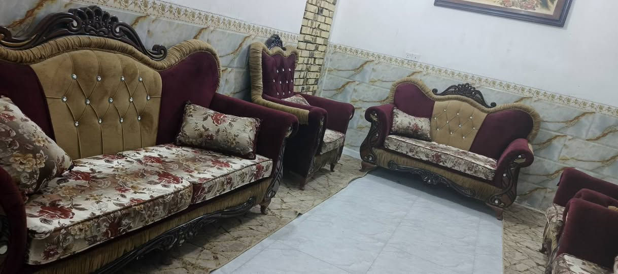 تخم تزكام ملكي مستخدم نضيف عشر نفرات خمس قطع مكاني ناحية الصلاحيه شاميه مشروط من اي ضرر ***********
