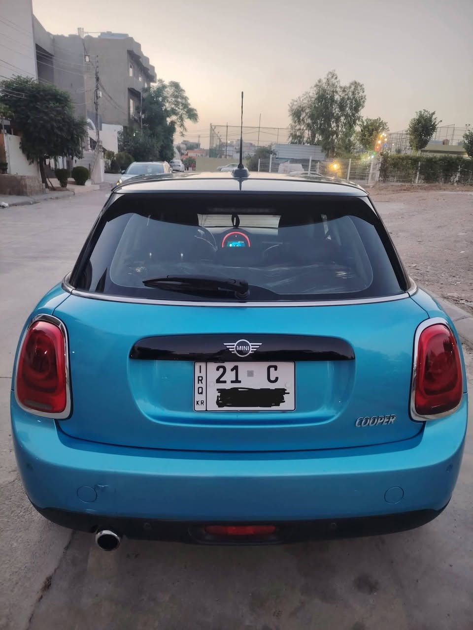ميني كوبار 2019 عادي بأربعة أبواب ثنائي اللون، سقف أسود ووسائد بانوراما وسخان 7 ألوان، سحب أوتوستوب، رصاص 90 ميل، المشي 3، بوستون وشبكة وضعت الطلاء الرسمي على جميع الأبواب الأربعة وسأغير الطلاء قليلا إذا أعجبني ***********mini coopar 2019گێر عادی چوار دەرگا دووڕەنگ سەقف ڕەش و پانۆراما کوشن جلت و هیتەر 7ڕەنگ  تراکشن ئتۆستۆپ لید90میل ڕۆشووە 3بستۆن و تۆر بۆ هەر چوار دەرگاکەی ‌بۆیاخە ڕەسمی دەعمەکەیم داناوە سعری 119گەڵاو کەمێک مەعامەلە گۆڕینەوەش ئەکەم گەر بەدڵم بێت ***********
