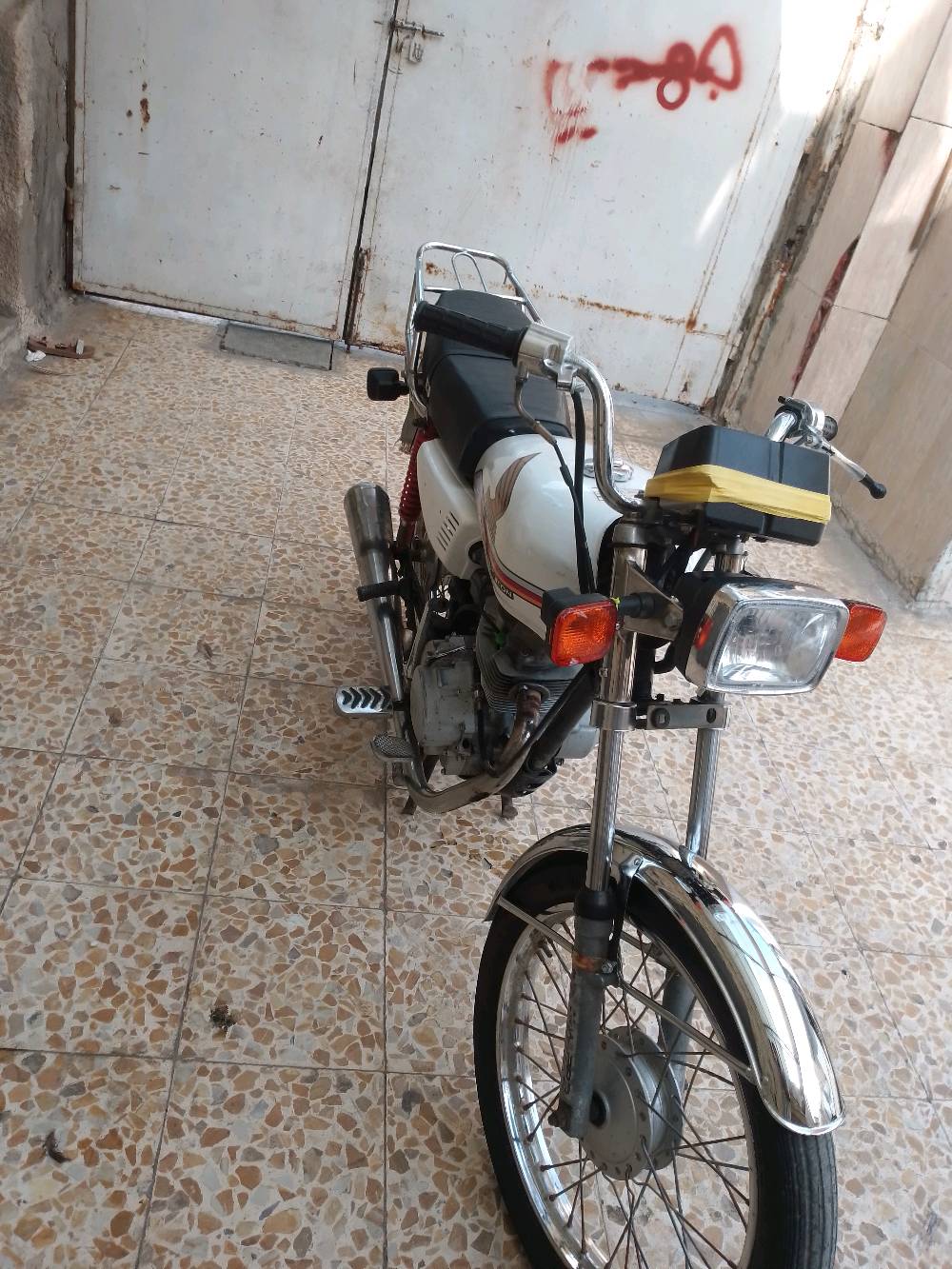 دراجه ايرانيه نامه للبيع 
سلام عليكم دراجه خير من الله مجفته بس بستم 
كهربائيات شغاله بس عوزهة كتف شحن يعني يكلفك ألف دينار بغداد حي اور هاذة رقمي اتصل على ولخدمتك *********** الخاص مفتوح 🇮🇷